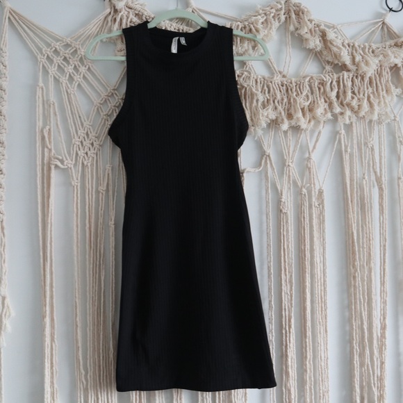 LAST CALL GETTING DONATED🌲 Body con dress - Picture 1 of 3